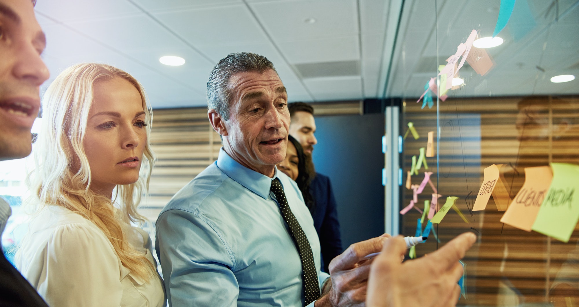 The colleagues�planning the strategy with stickers