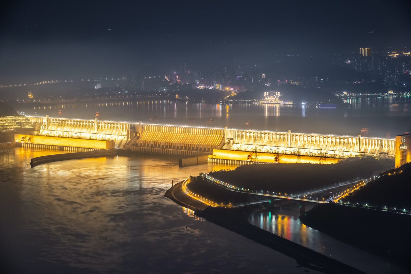 three gorges dam in evening