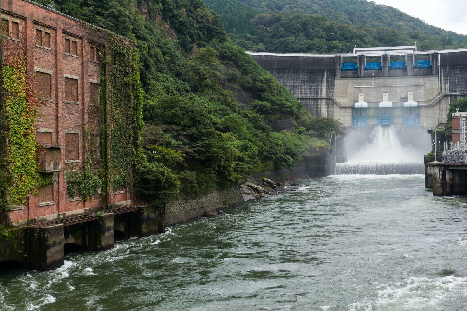 Water dam
